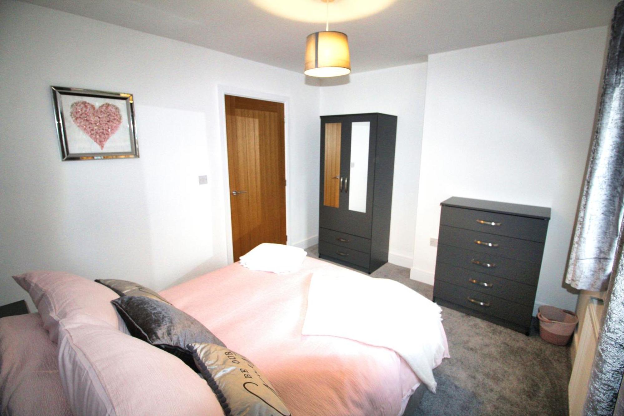 Rotherham - Rawmarsh - Great Customer Feedback - 2 Bed Bungalow - New Build - High End Furnishings - Wheel Chair Accessible - Large Enclosed Garden - Dog Friendly Exterior photo