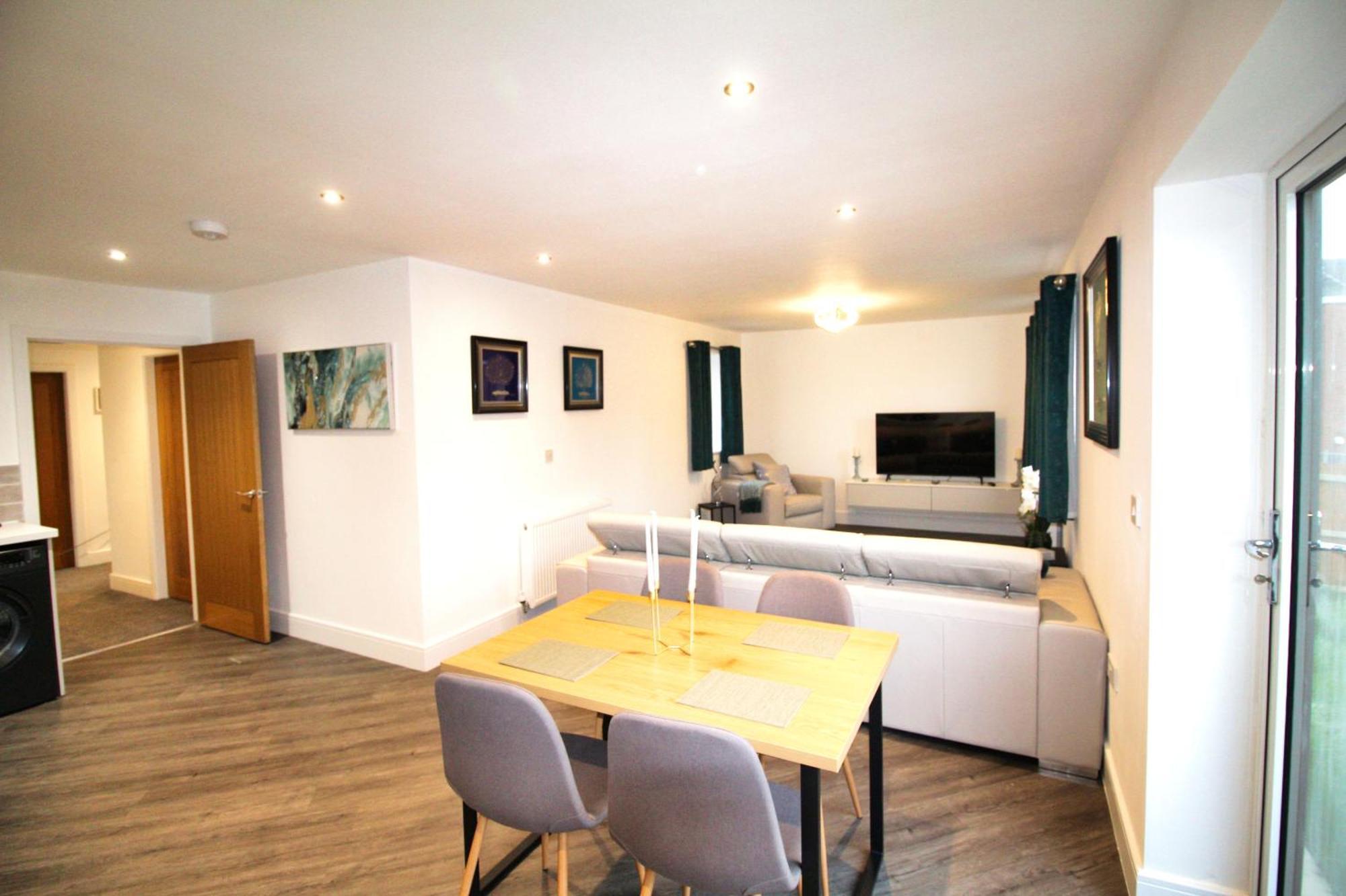 Rotherham - Rawmarsh - Great Customer Feedback - 2 Bed Bungalow - New Build - High End Furnishings - Wheel Chair Accessible - Large Enclosed Garden - Dog Friendly Exterior photo