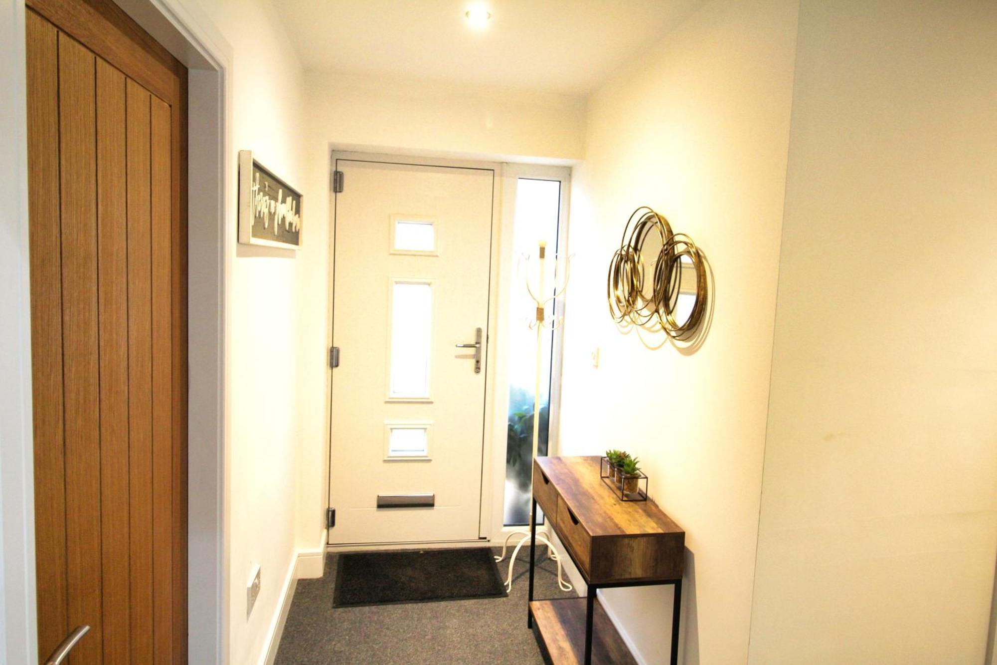 Rotherham - Rawmarsh - Great Customer Feedback - 2 Bed Bungalow - New Build - High End Furnishings - Wheel Chair Accessible - Large Enclosed Garden - Dog Friendly Exterior photo
