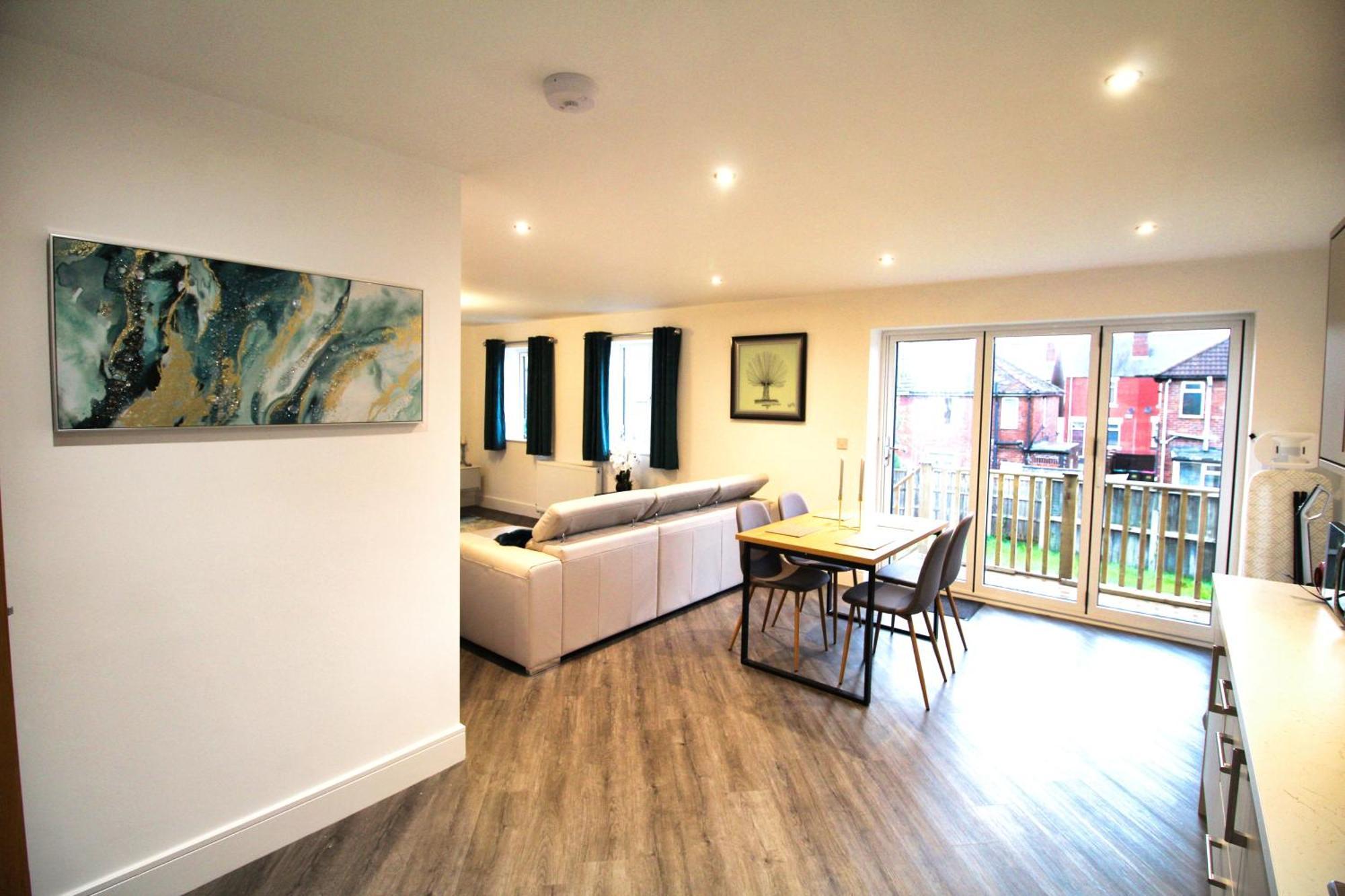 Rotherham - Rawmarsh - Great Customer Feedback - 2 Bed Bungalow - New Build - High End Furnishings - Wheel Chair Accessible - Large Enclosed Garden - Dog Friendly Exterior photo